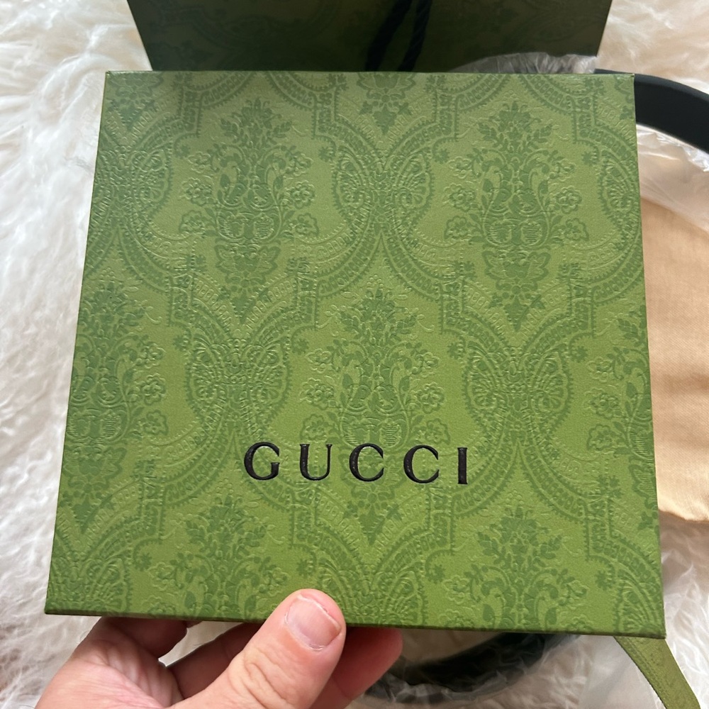BNIB Gucci women’s skinny emerald flower belt with box/dustbag 120 cms/Large!